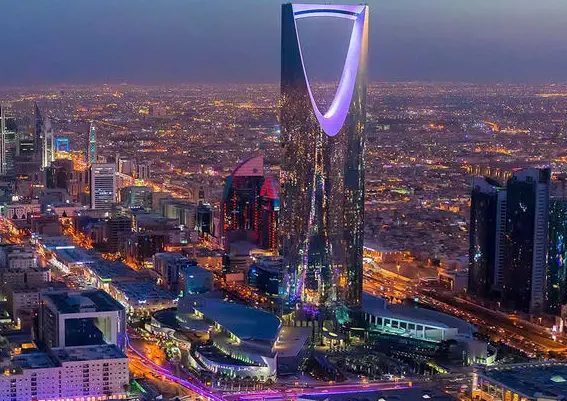 مول المملكة الموقع المحلات المطاعم والمقاهي أوقات العمل بالمول وتقييم الزوار مولات السعودية